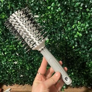 Olivia garden ceramic ion round brush